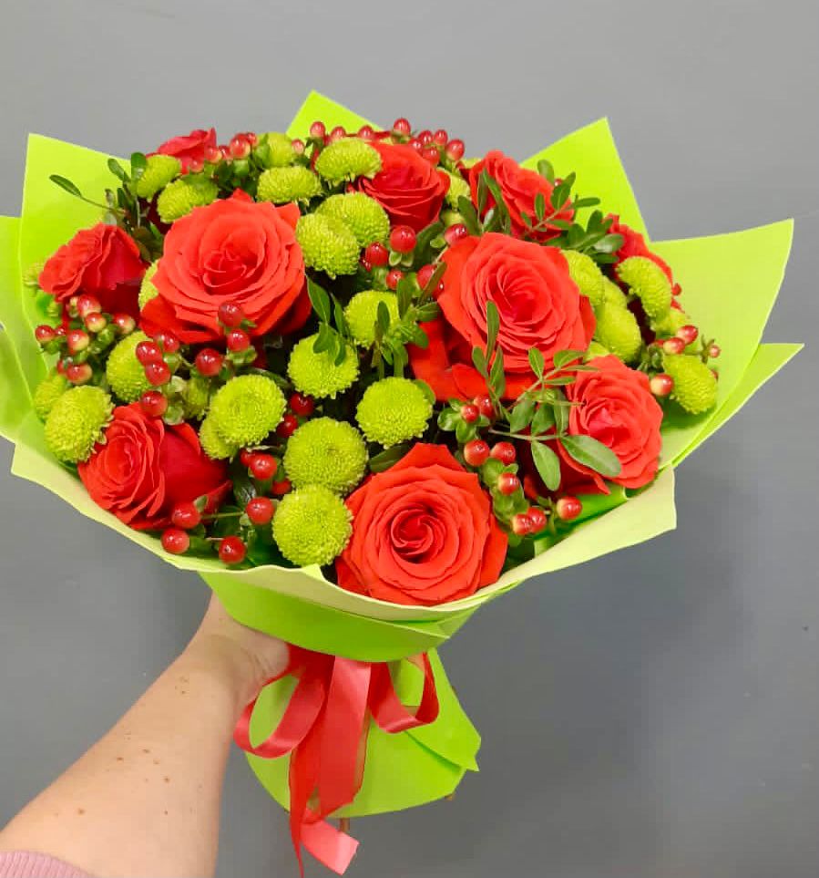 Букет признание в Суворовское Крым Букет цветов из: Хризантемы и Розы в Суворовское Крым