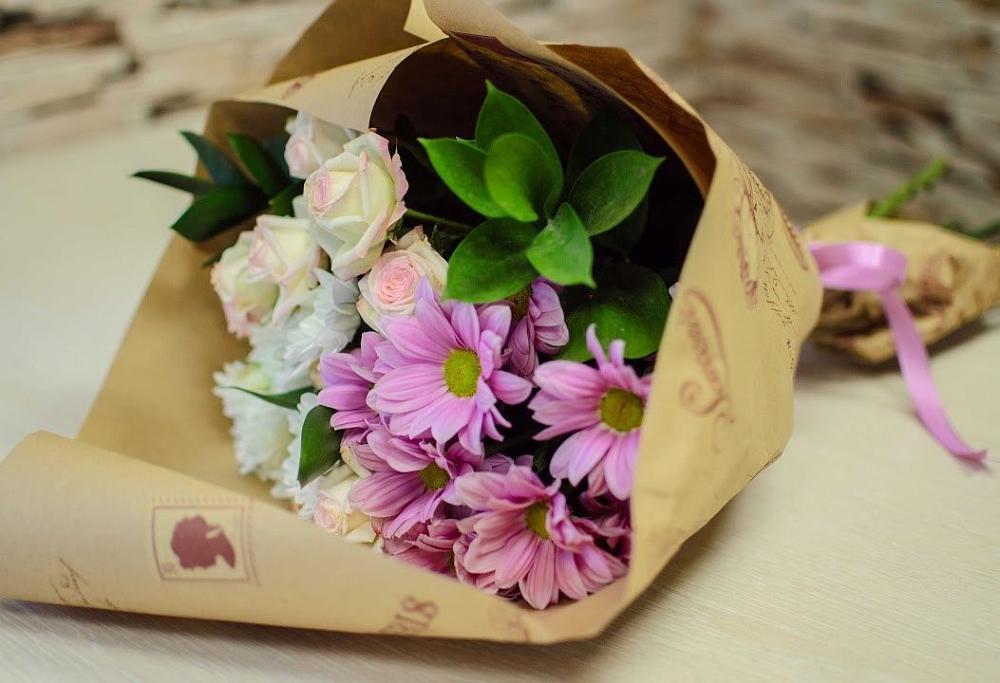 Букет улыбка в Суворовское Крым Букет цветов из: Розы и Хризантемы в Суворовское Крым