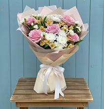 Букет французская меренга #REPLACE_PRED# Суворовское Крым Букет цветов из:  Гвоздики, Орхидеи и Розы #REPLACE_PRED# Суворовское Крым