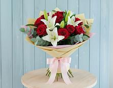 Букет цветов из:  Лилии и Розы в Суворовское Крым