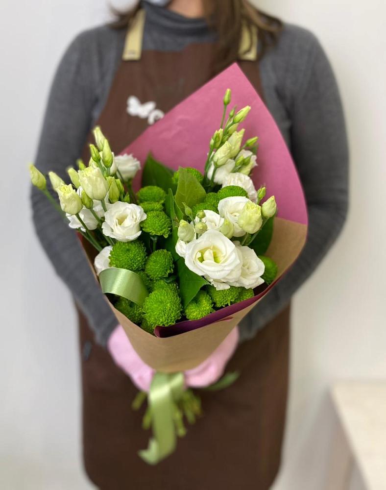 Букет морозный день в Суворовское Крым Букет цветов из: Хризантемы и Лизиантусы в Суворовское Крым