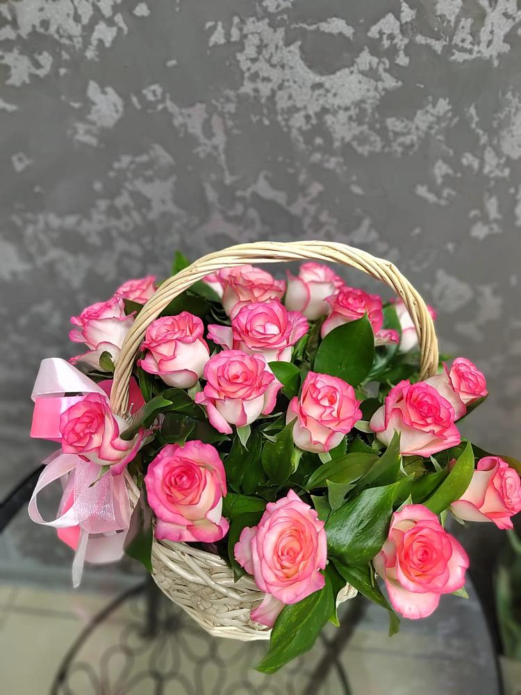Композиция французская провинция в Суворовское Крым Цветочная композиция из Розы в корзине в Суворовское Крым