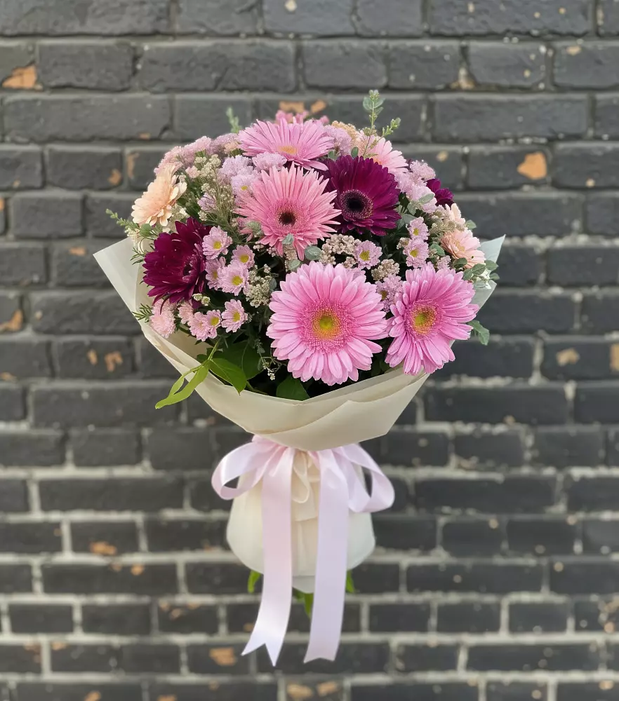 Букет яркие краски в Суворовское Крым Букет цветов из: Герберы и Хризантемы в Суворовское Крым