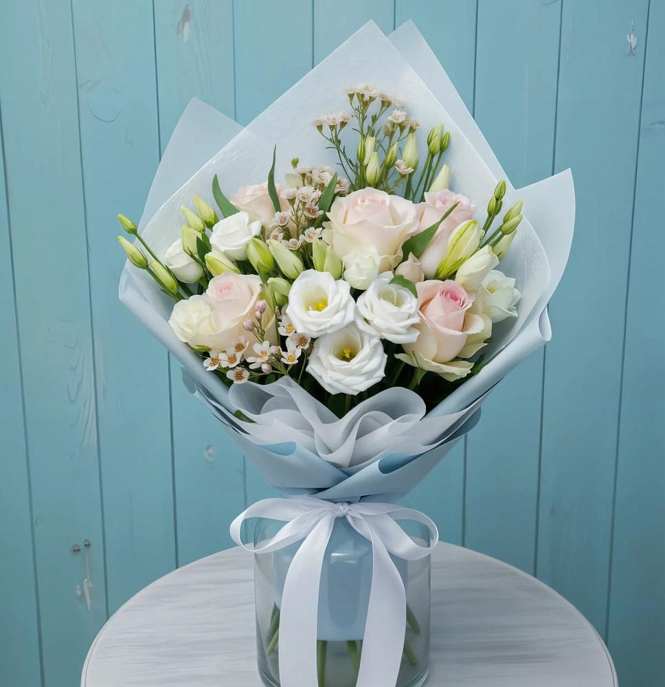 Букет очаровательный аромат в Суворовское Крым Букет цветов из: Розы и Лизиантусы в Суворовское Крым