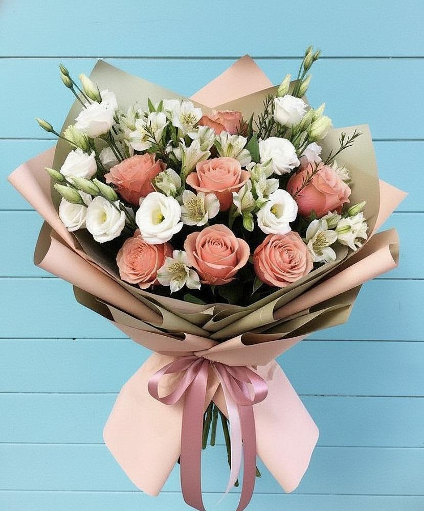 Букет олимп в Суворовское Крым Букет цветов из: Розы, Альстромерии и Лизиантусы в Суворовское Крым