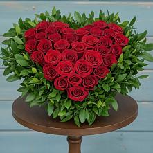 Композиция Сердце в любви в Суворовское Крым Цветочная композиция из Розы в виде сердца в Суворовское Крым