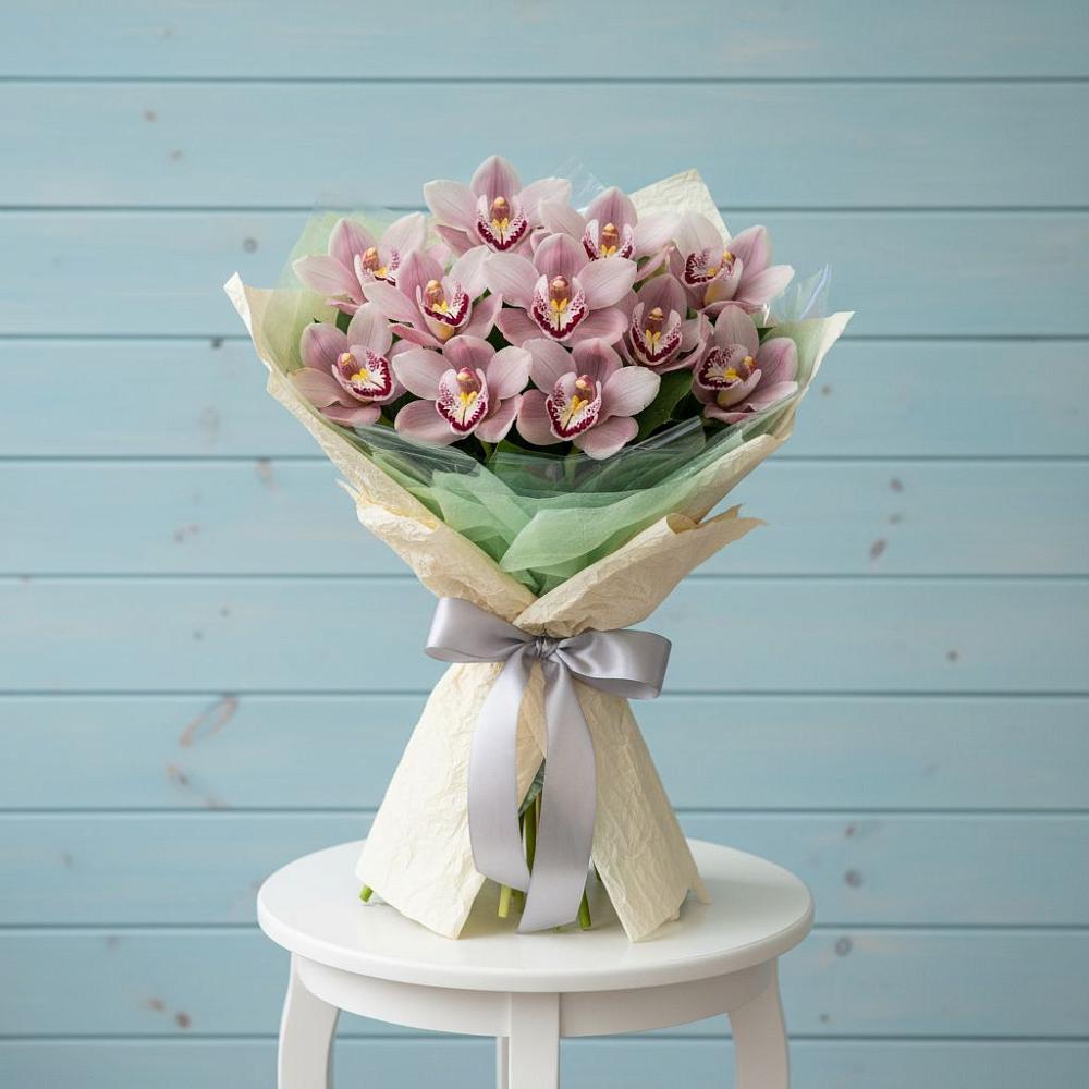 Букет 11 орхидей в Суворовское Крым Букет цветов из: Орхидеи и Розы в Суворовское Крым