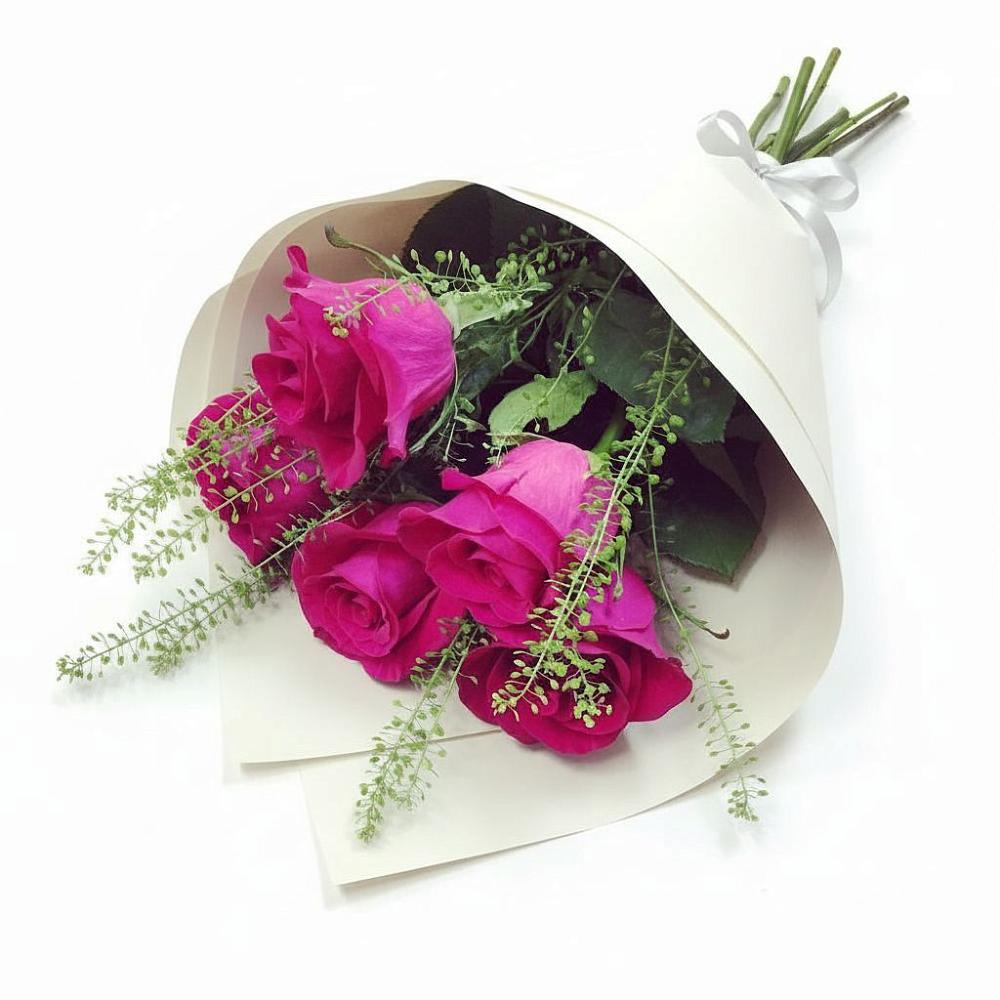 Букет ярко-розовый в Суворовское Крым Букет цветов из: Розы в Суворовское Крым