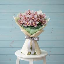 Букет 11 орхидей в Суворовское Крым Букет цветов из:  Орхидеи и Розы в Суворовское Крым