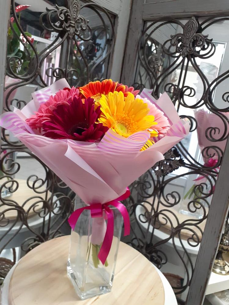 Букет радуга в Суворовское Крым Букет цветов из: Герберы в Суворовское Крым