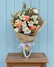 Букет яркий комплимент #REPLACE_PRED# Суворовское Крым Букет цветов из:  Альстромерии, Лизиантусы, Розы и Хризантемы #REPLACE_PRED# Суворовское Крым