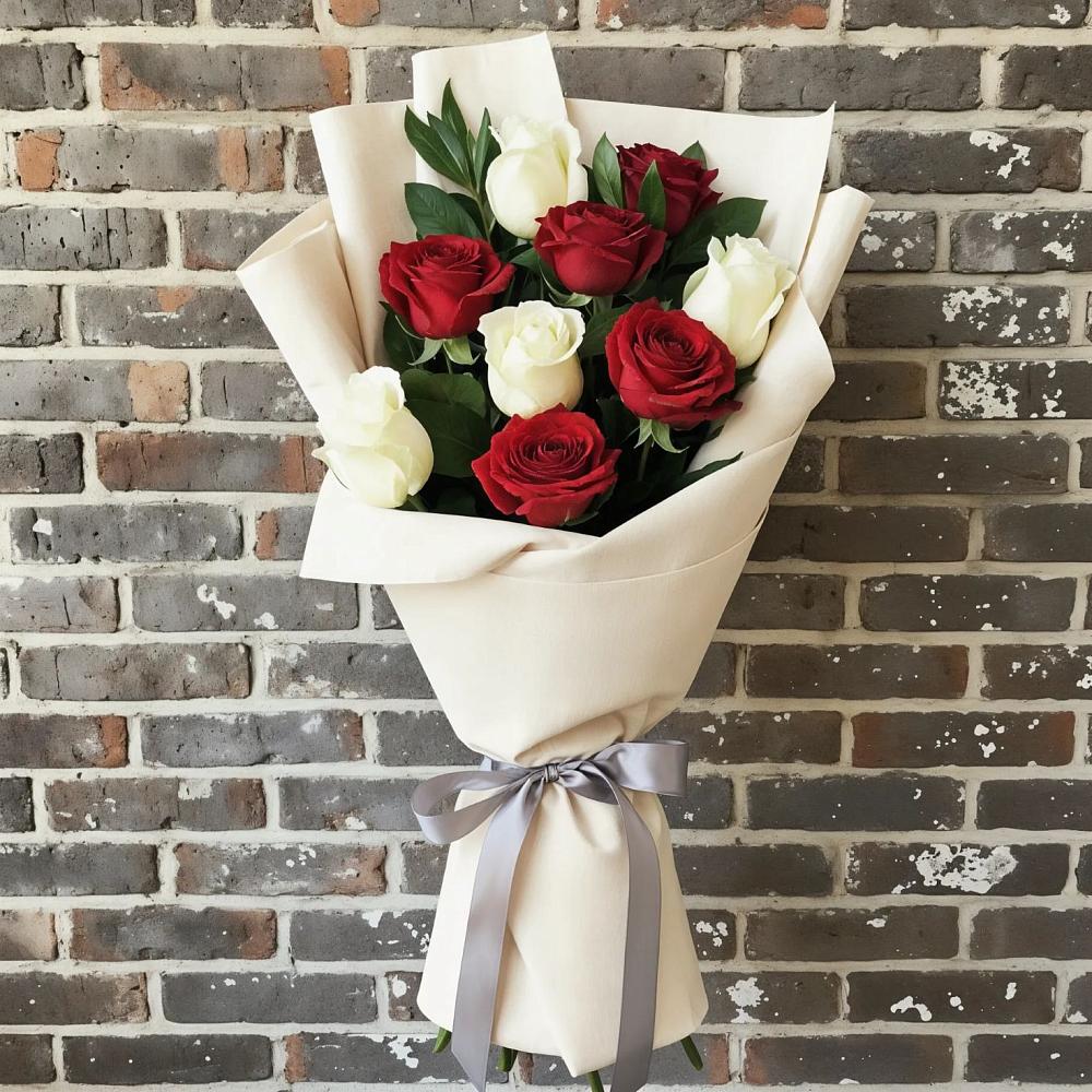 Букет красно-белые розы в Суворовское Крым Букет цветов из: Розы в Суворовское Крым
