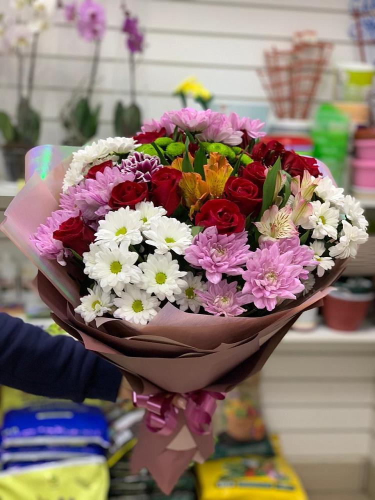 Букет салют цветов в Суворовское Крым Букет цветов из: Розы, Хризантемы и Альстромерии в Суворовское Крым