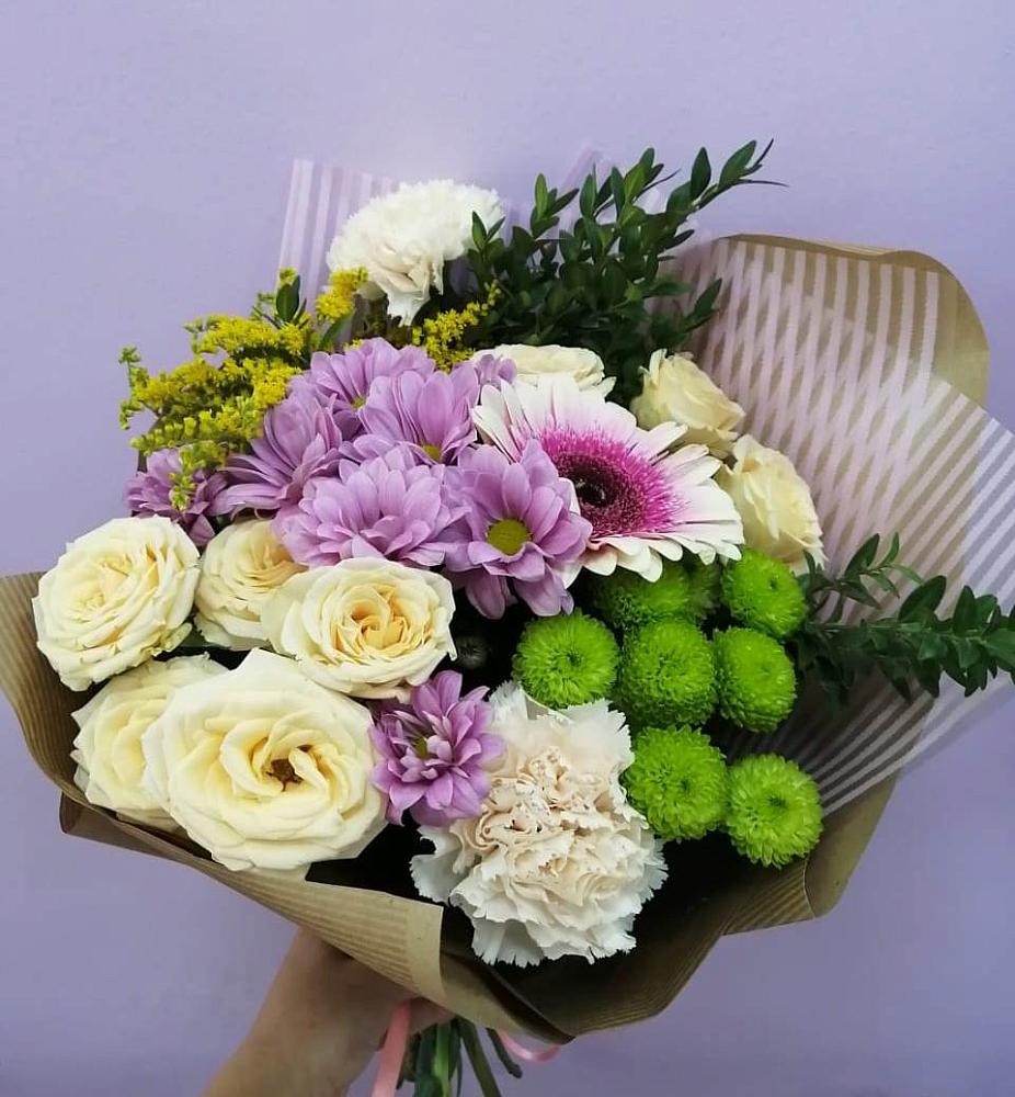 Букет магия в Суворовское Крым Букет цветов из: Хризантемы, Розы, Гвоздики и Герберы в Суворовское Крым