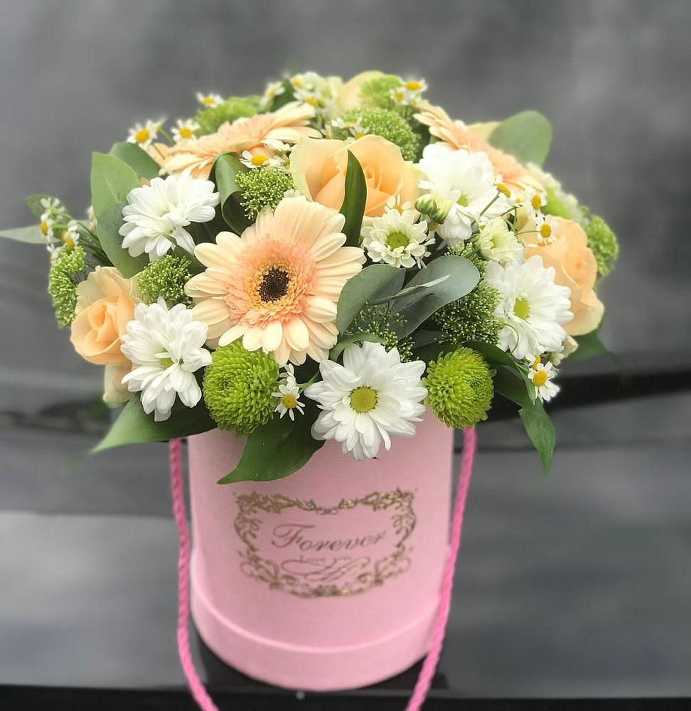 Композиция маленькая прелесть в Суворовское Крым Цветочная композиция из Розы, Герберы и Хризантемы в шляпной коробке в Суворовское Крым