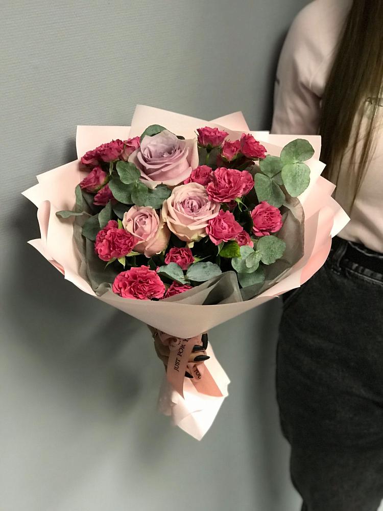 Букет восхищение в Суворовское Крым Букет цветов из: Гвоздики и Розы в Суворовское Крым