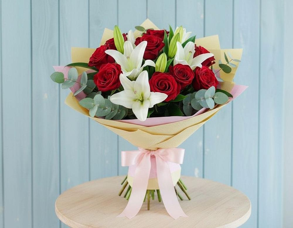 Букет Элегантная гармония в Суворовское Крым Букет цветов из: Лилии и Розы в Суворовское Крым